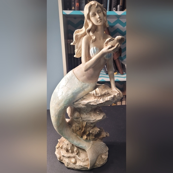 Large Resin Mermaid Statue - Picture 5 of 6